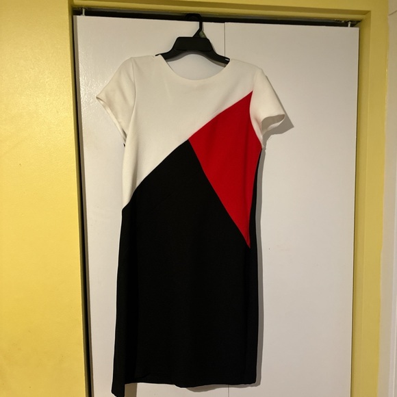 Studio One Black and White Dress with Red Zipper - Picture 4 of 4